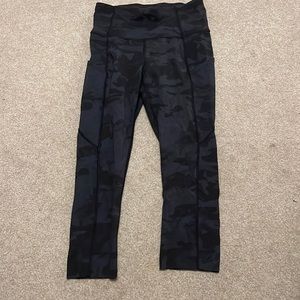 Lululemon 3/4 length black camo leggings